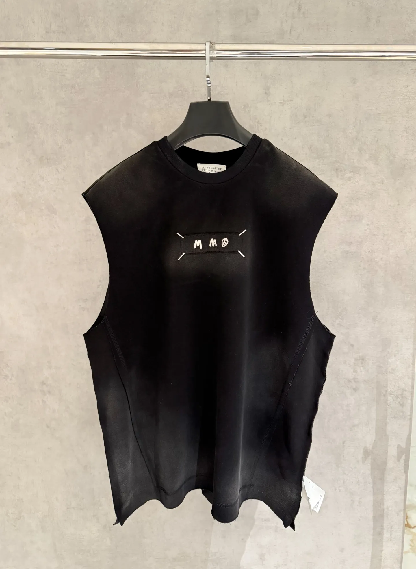 🅿️200 [Strict quality control] CH Crow Heart Sleeveless Round Neck T-shirt 320g heavy-duty composite fabric The upper body is wide and stylish Ice-feeling experience on the inside Waist side splicing tailoring Spray horse slip plus burning process The oversize version highlights the trendy design Size: L-4XL